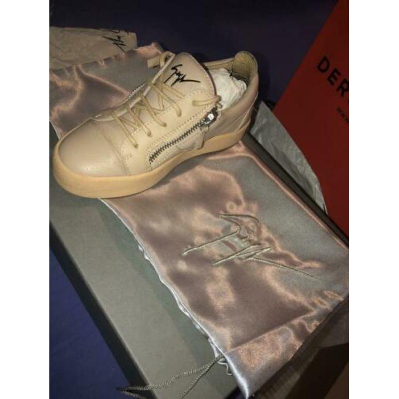Guiseppe zanotti