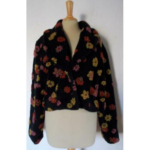 Zwart leuk hippie look jasje met bloemetjes van Thoma! L