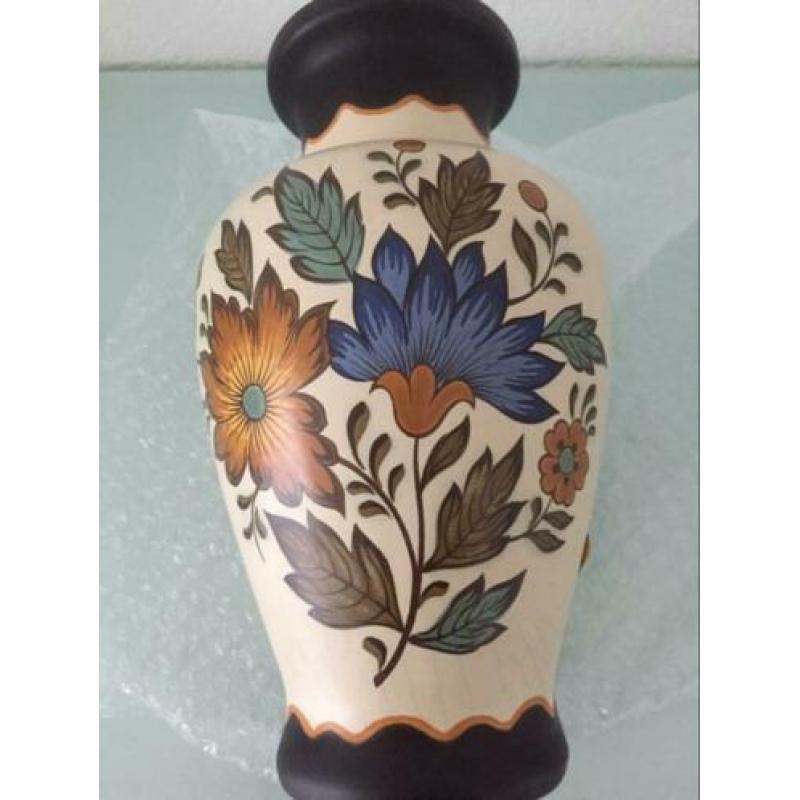 Gouda plateel vaas, decor Flora 27 cm..