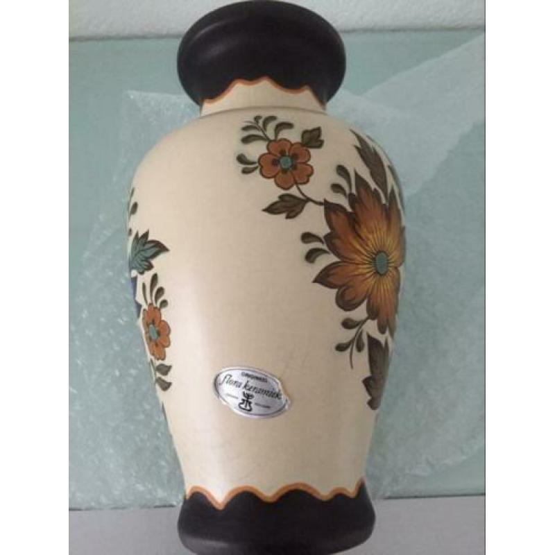 Gouda plateel vaas, decor Flora 27 cm..