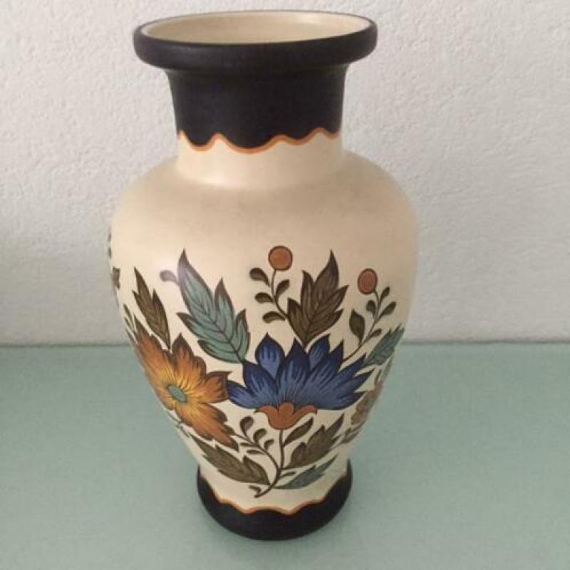 Gouda plateel vaas, decor Flora 27 cm..