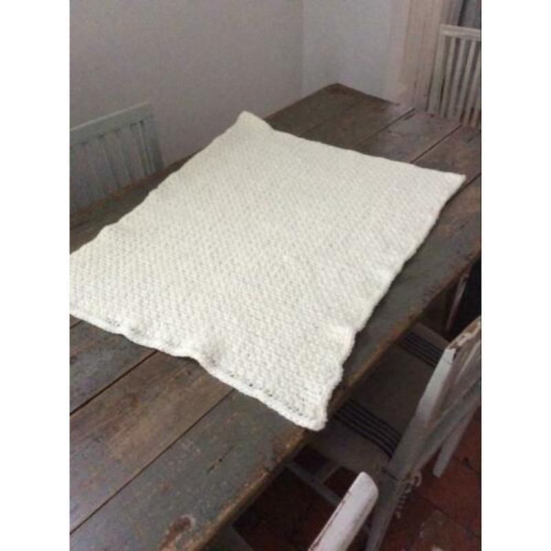 Handgemaakte deken sprei wikkeldoek baby wol wit nieuw !