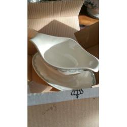 splinternieuw servies ROYAL BOCH serie CARLOTTA in doos