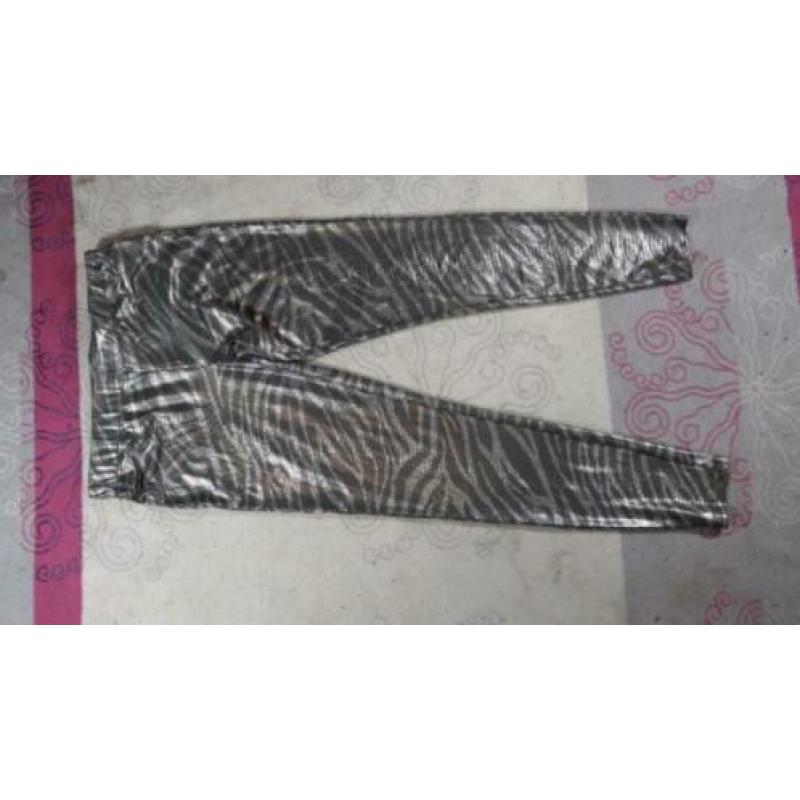 Aparte grijs zilveren legging. Mt S. Merk Armani Exchange