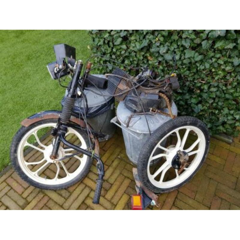 Tomos a 35 frame met geel kenteken andere onderdelen A 35