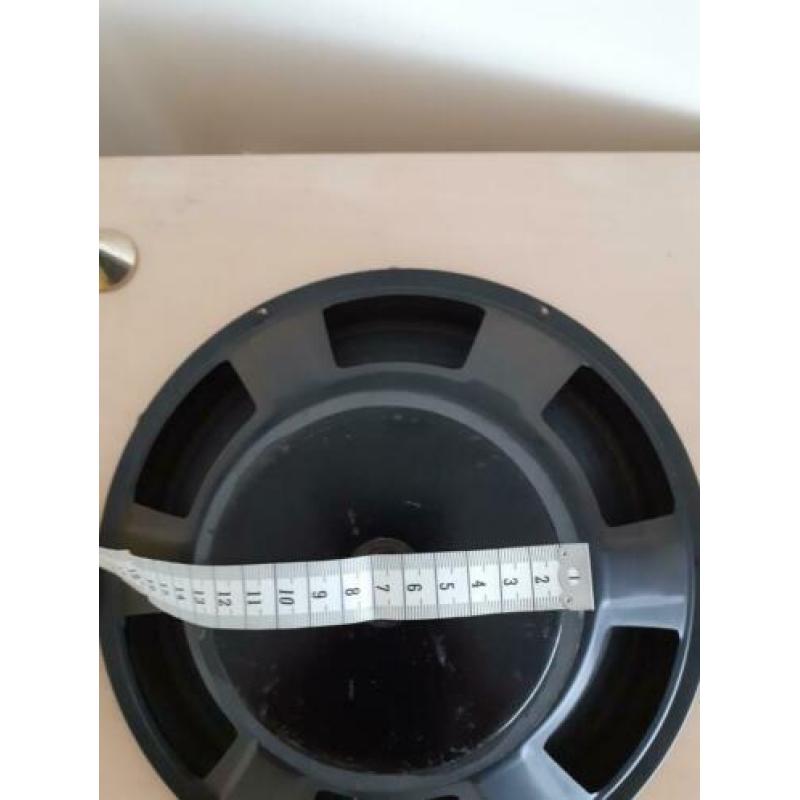 1x 30 cm woofer van hq power.