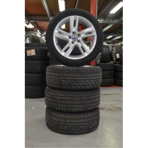 Originele 17" Volvo S60 Velgen 5x108 + Pirelli Zomerbanden