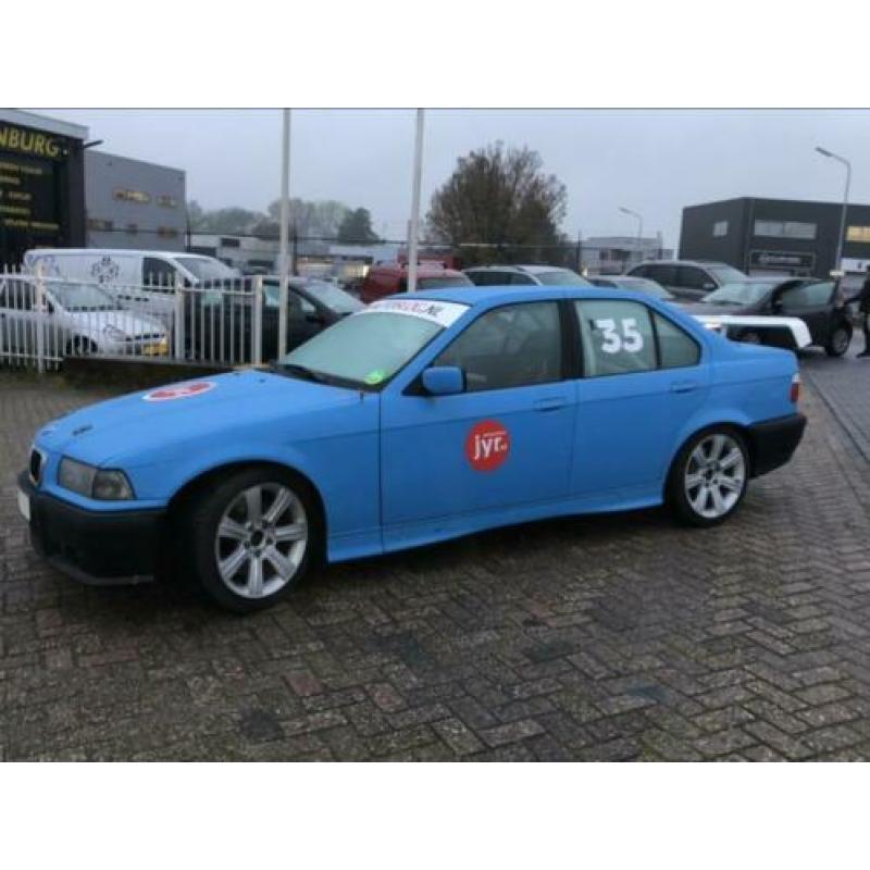 BMW 325i E36 Cup auto