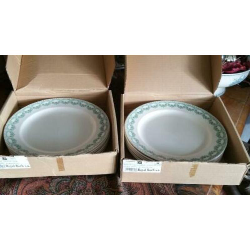 splinternieuw servies ROYAL BOCH serie CARLOTTA in doos