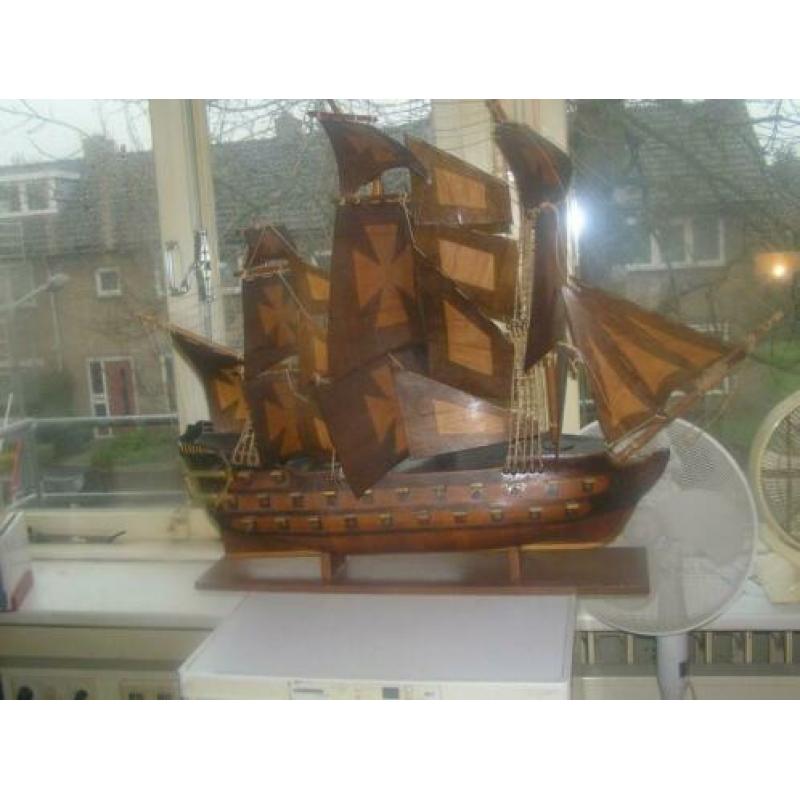 fregat van hout