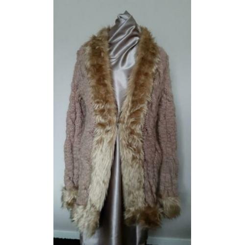 Bruin gebreid lang vest met wol en bontrand van Only! Mt. L