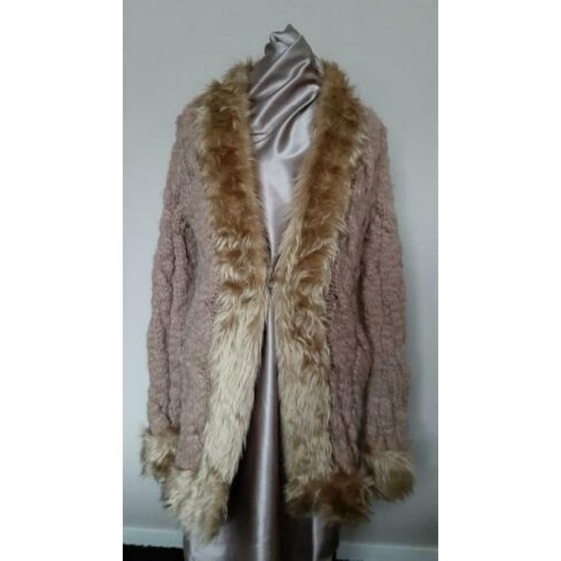 Bruin gebreid lang vest met wol en bontrand van Only! Mt. L