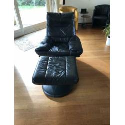 Rolf Benz Fauteuil, inclusief voetenbank/poef. Zwart leer