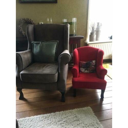 Prachtige rode kinderstoel, kinder fauteuil in topstaat!