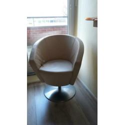 Mooie leren fauteuil, in hoogte verstelbaar.