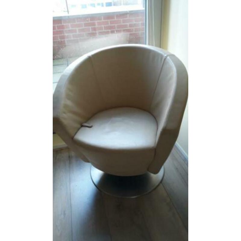 Mooie leren fauteuil, in hoogte verstelbaar.