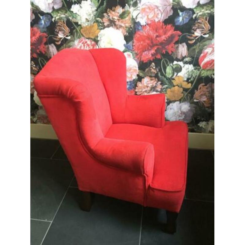 Prachtige rode kinderstoel, kinder fauteuil in topstaat!