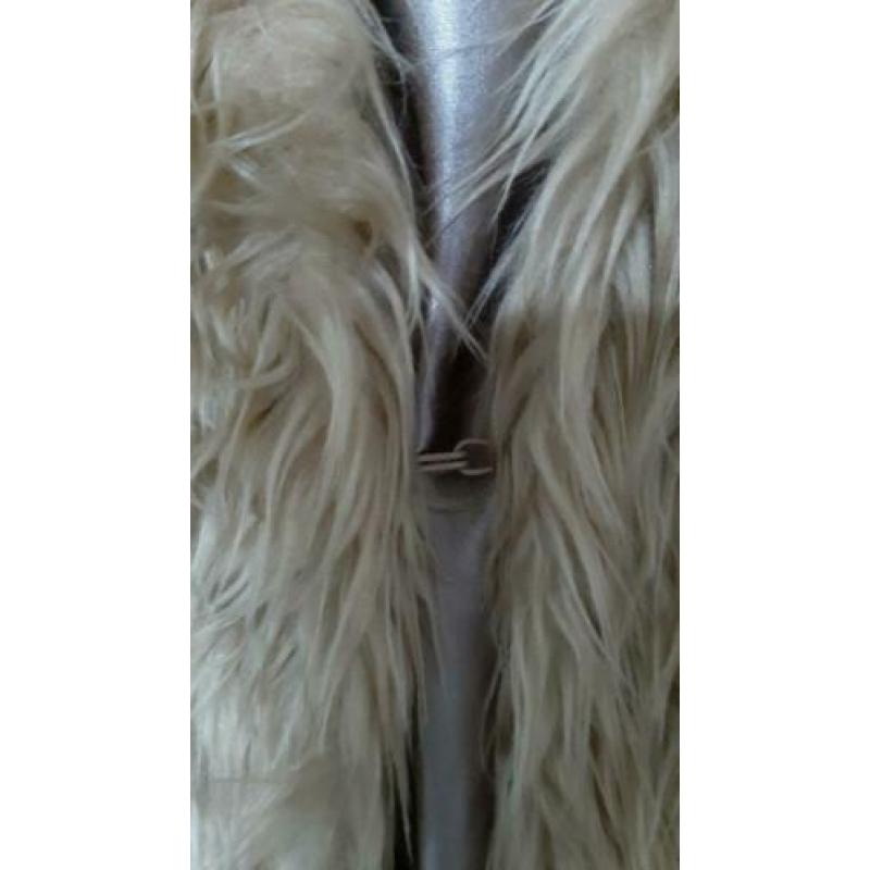 Bruin gebreid lang vest met wol en bontrand van Only! Mt. L