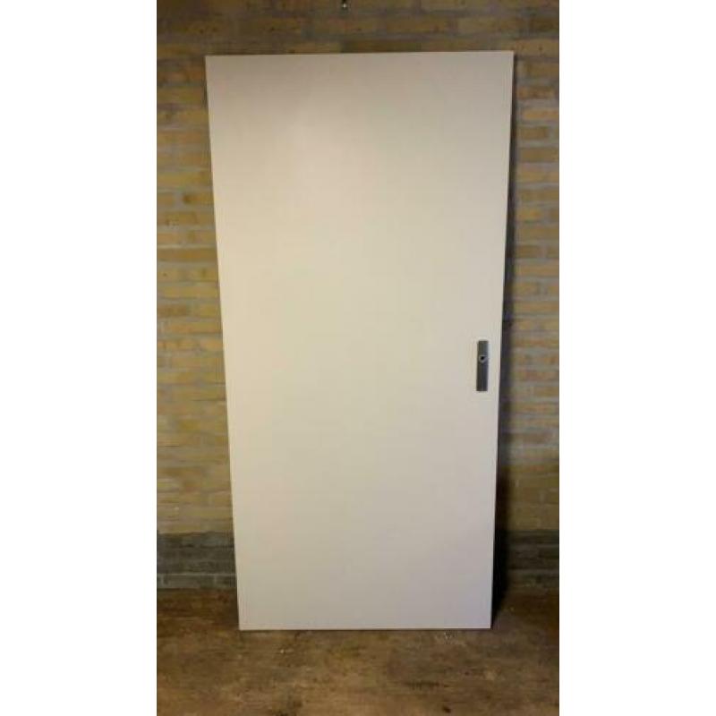 GRATIS drie opdek deuren