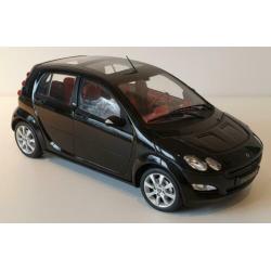 Smart Forfour smart forfour Kyosho zwart 1:18 schaalmodel