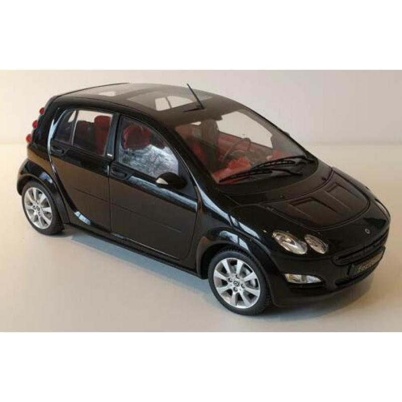 Smart Forfour smart forfour Kyosho zwart 1:18 schaalmodel