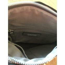 Nieuwe Kenneth Cole schoudertas, Reaction. Zeer fraai.