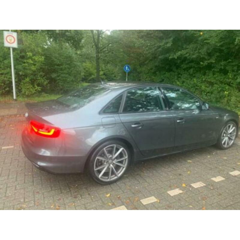 Audi A4 1.8 Tfsi 125KW Multitronic 2015 Grijs S-line