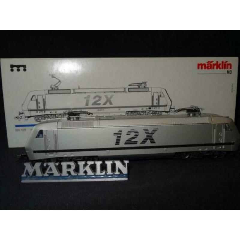 013=Marklin 34381 BR 12X DELTA digitale E loc van de AEG.