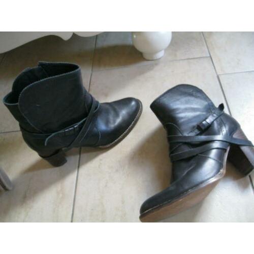 nooie dames laarsjes 2 paar voor €5