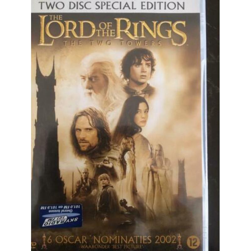 2 dvd’s lord of the rings two towers/fellowship of the rings