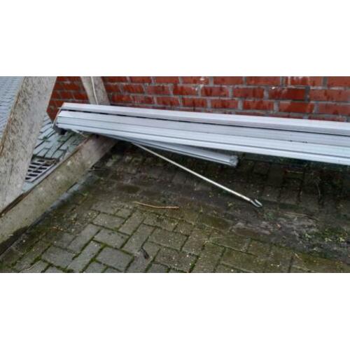 Zonnescherm 5 m breed 2.5 uitval