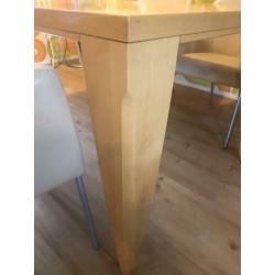 Eettafel met 4 leren stoelen