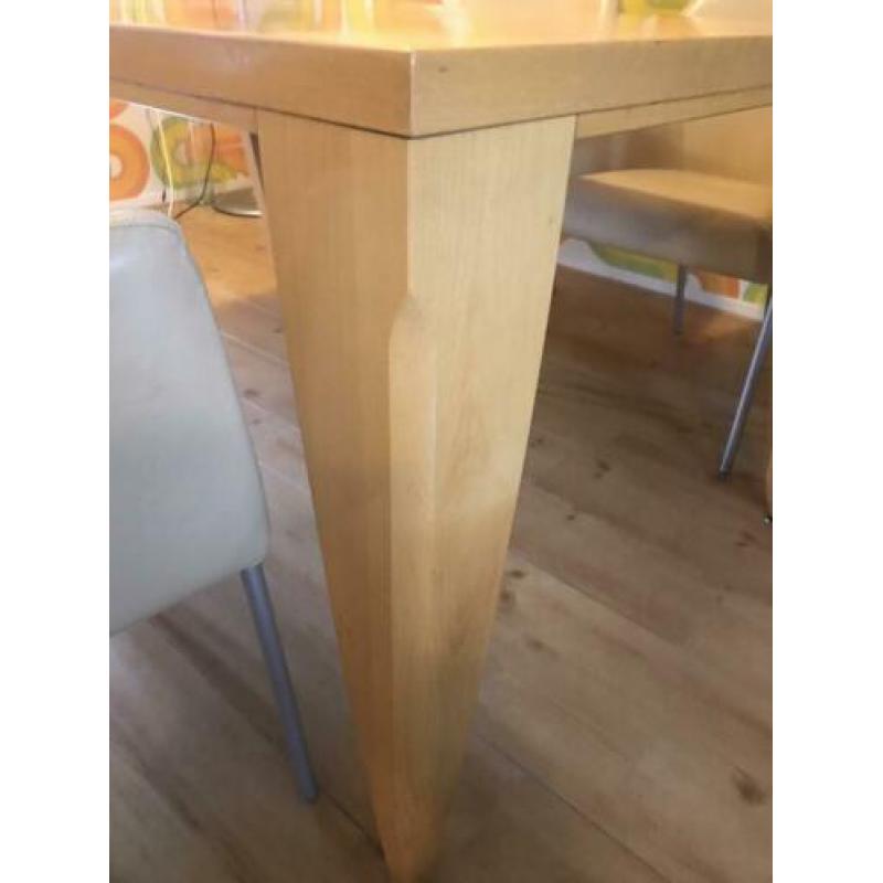 Eettafel met 4 leren stoelen
