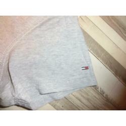 Tommy Hilfiger leuk grijs shirt maat S.