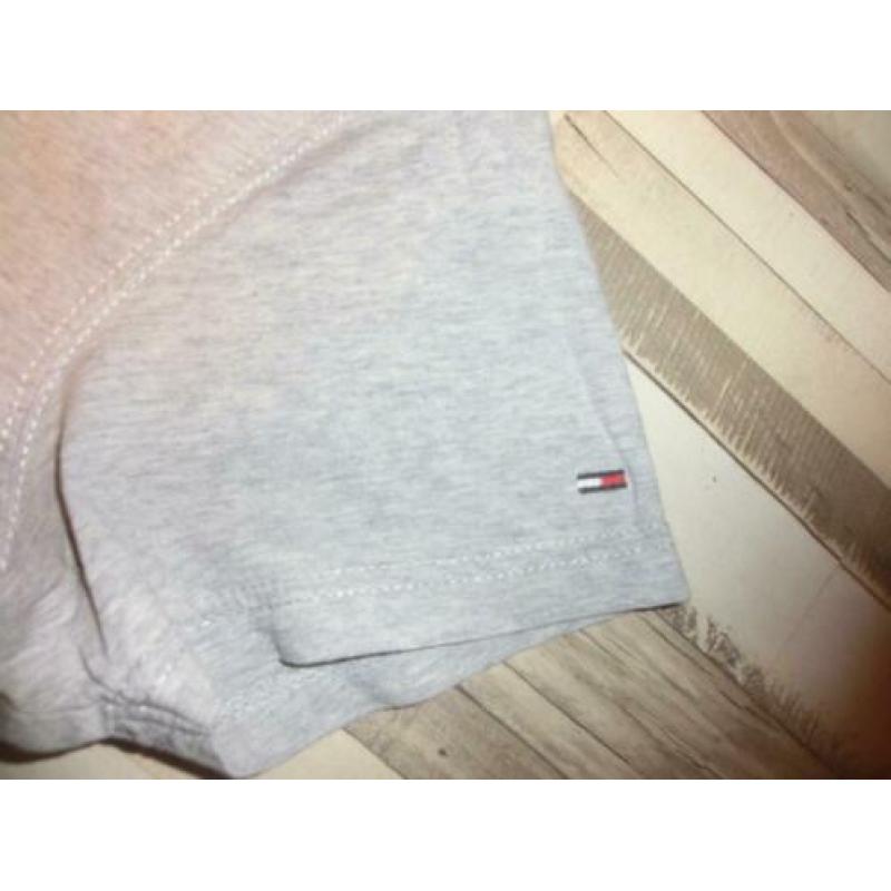 Tommy Hilfiger leuk grijs shirt maat S.