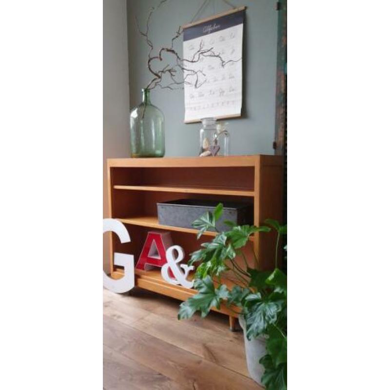brocante schoolkasten/vintage boekenkasten uit oude school