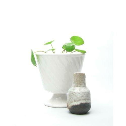 Vintage bloempot op voet wit ? 26.1