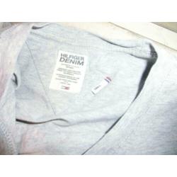 Tommy Hilfiger leuk grijs shirt maat S.