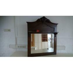 Antieke spiegel, geslepen glas, kuif en legplank 88x112 cm