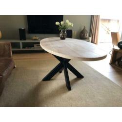 Ovale eettafel