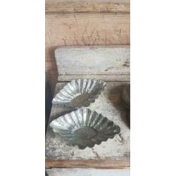 8 oude bakvormpjes samen 9 euro oud keukenspul brocante