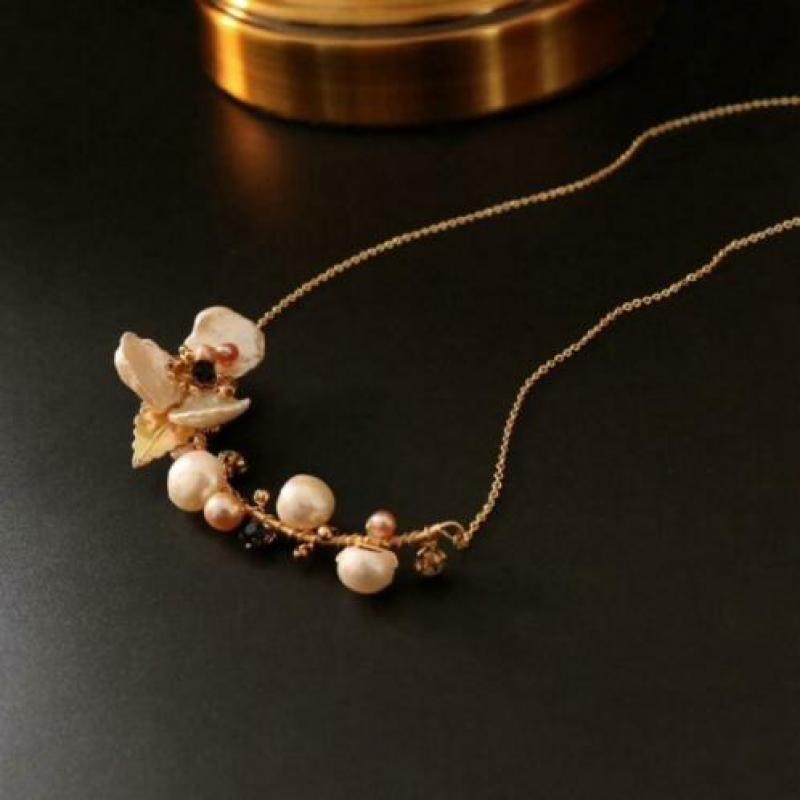 trouwsieraden goudkleurige ketting met parels