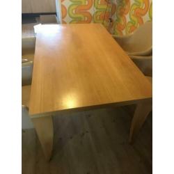 Eettafel met 4 leren stoelen