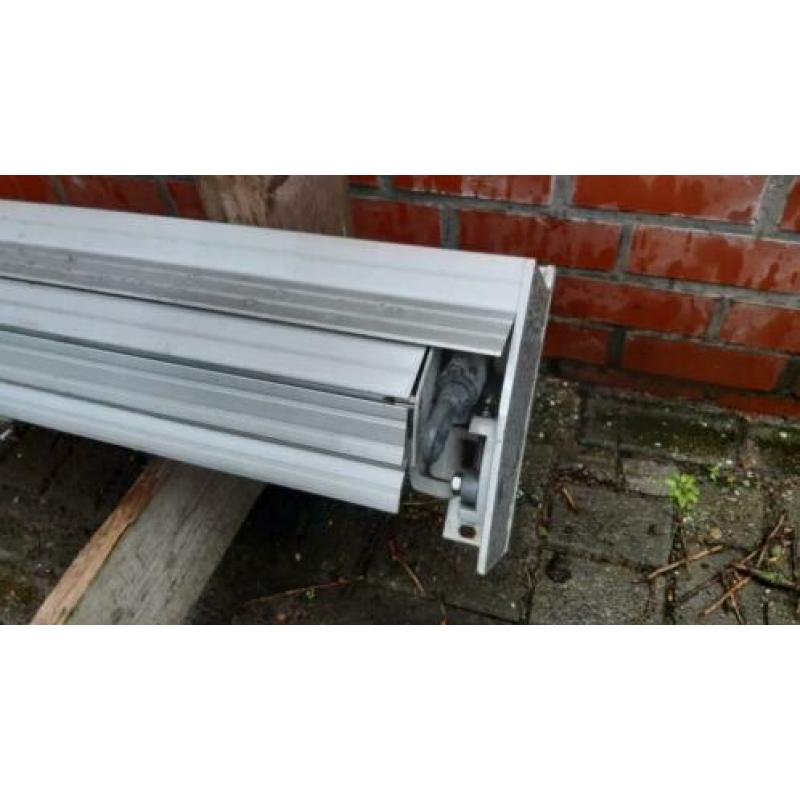 Zonnescherm 5 m breed 2.5 uitval