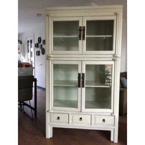 Prachtige houten kast met details