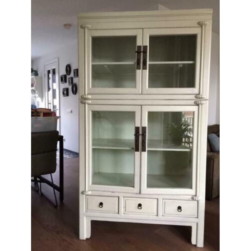 Prachtige houten kast met details