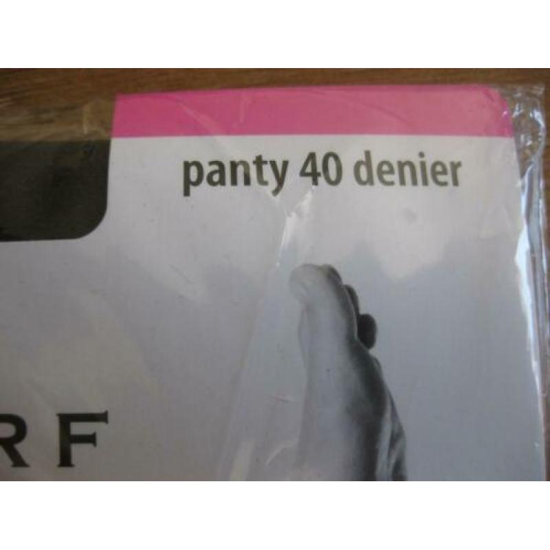 2 nieuwe Bijenkorf panty's, maat 38/40. Moccakleur. Set € 4
