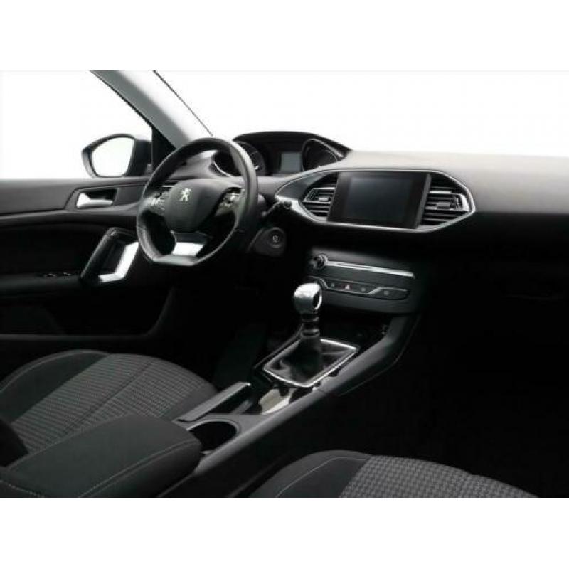 Peugeot 308 1.2 PureTech 110pk Executive | pano.dak