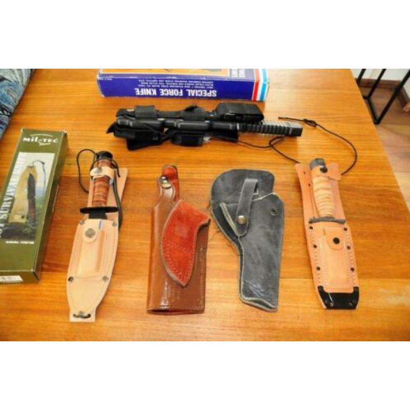 set met 3 x survival messen + 2 x leren holsters
