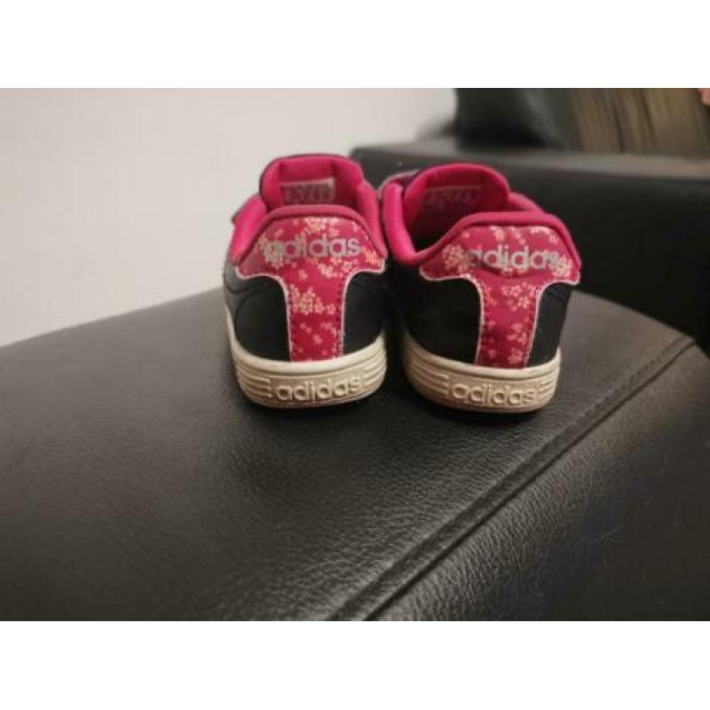 Adidas meisje schoenen maat 22
